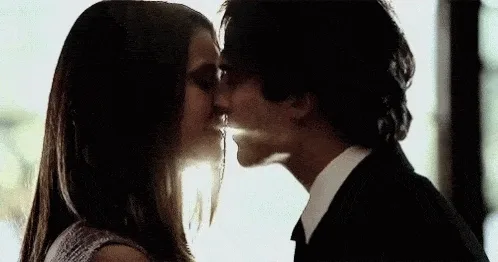 ¿Por qué besamos con los ojos cerrados? chicas de lujo