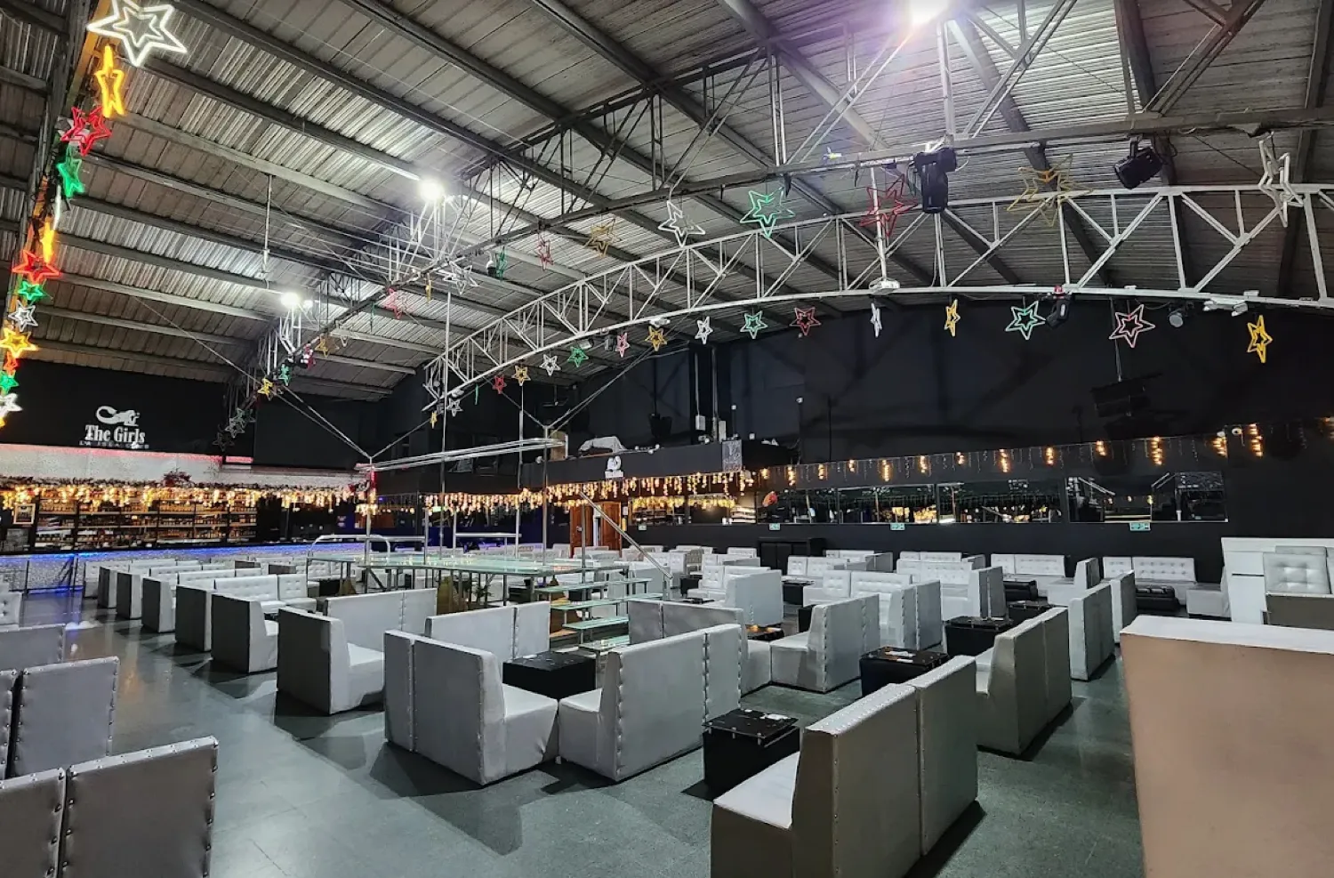 La Isla Striptease Medellin 3