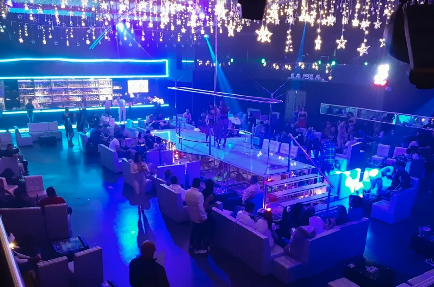 La Isla Striptease Medellin 4