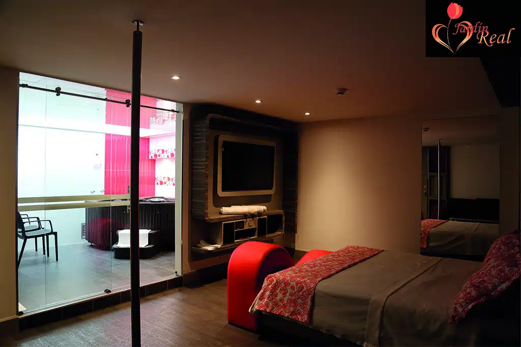 Motel Jardin Real Bogota - jaccuzy y cama