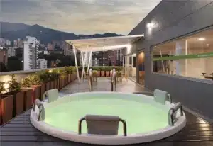 Jacuzzy panoramico hampton by hilton medellin
