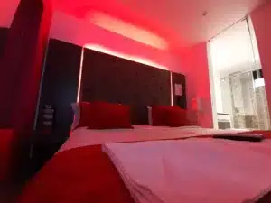 habitacion oscura love 62 motel